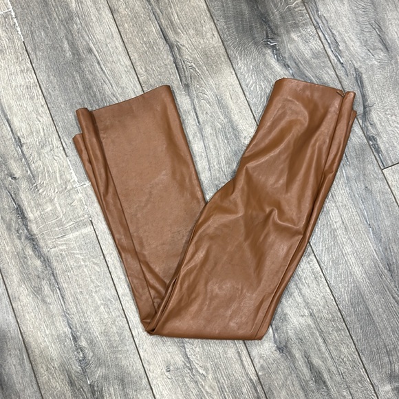 • Aritzia / Wilfred • Women’s Elaine Pant High-waisted, flared Vegan Leather 6 - Picture 5 of 7